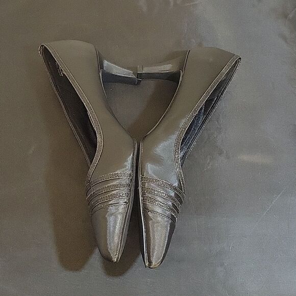 BRAND NEW EASY STREET ALIVE 5 NOBEL POINTED TOE LOW HEEL PUMPS - Picture 13 of 16